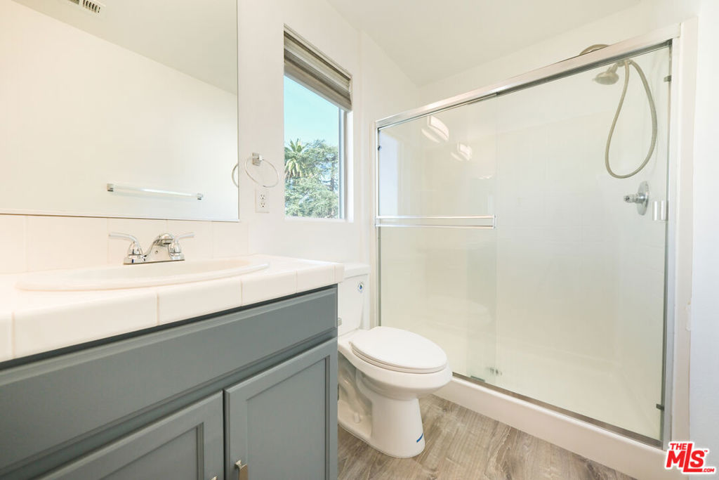 14661 Sherman Way Property Photo 29