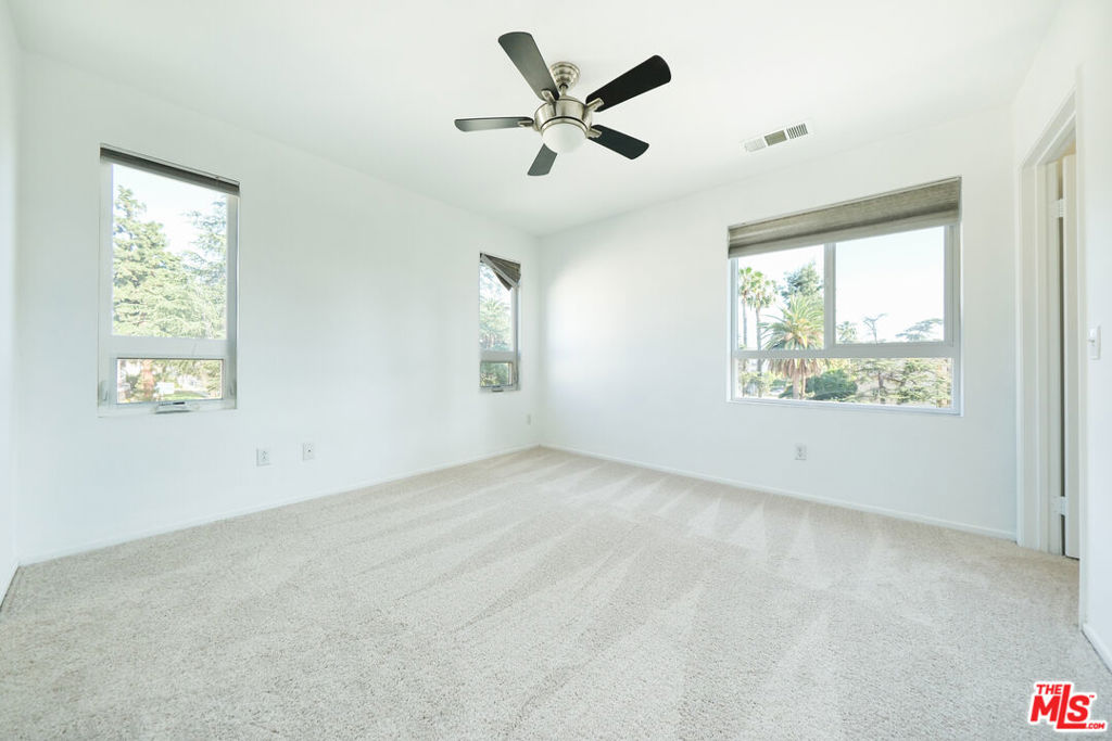 14661 Sherman Way Property Photo 31