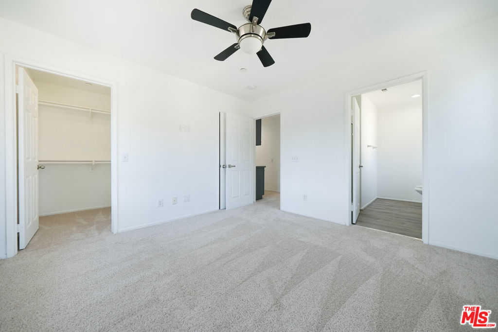 14661 Sherman Way Property Photo 32