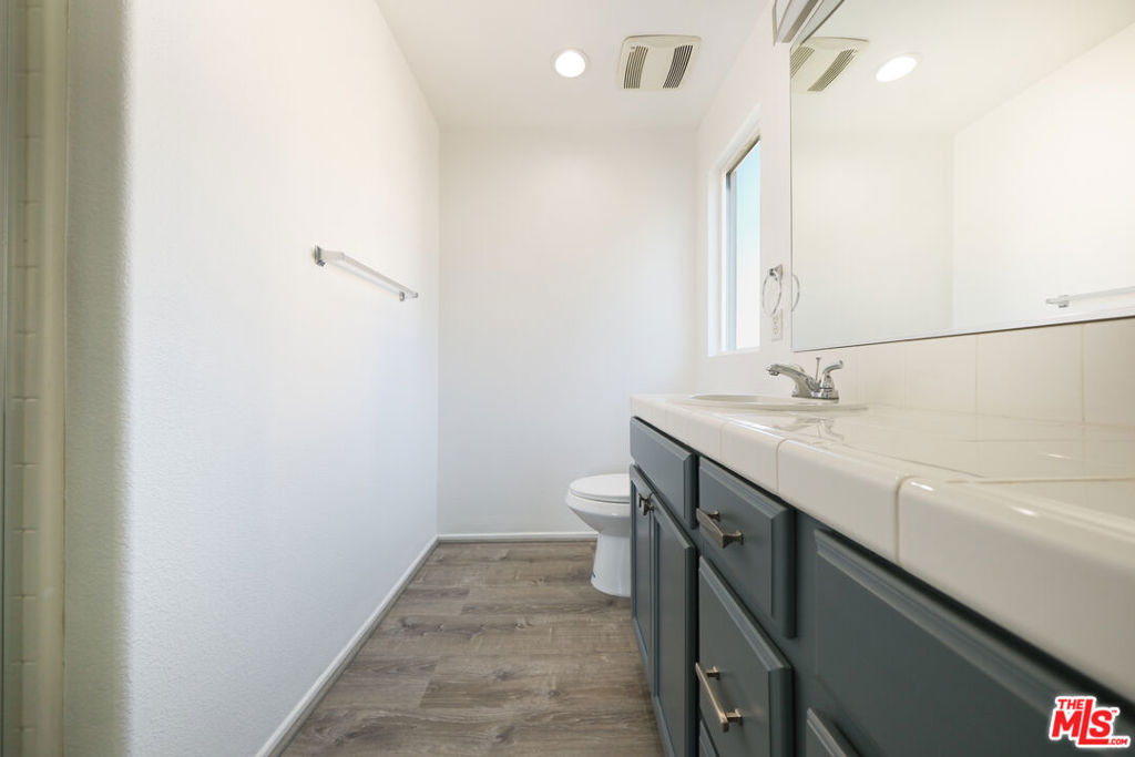 14661 Sherman Way Property Photo 35