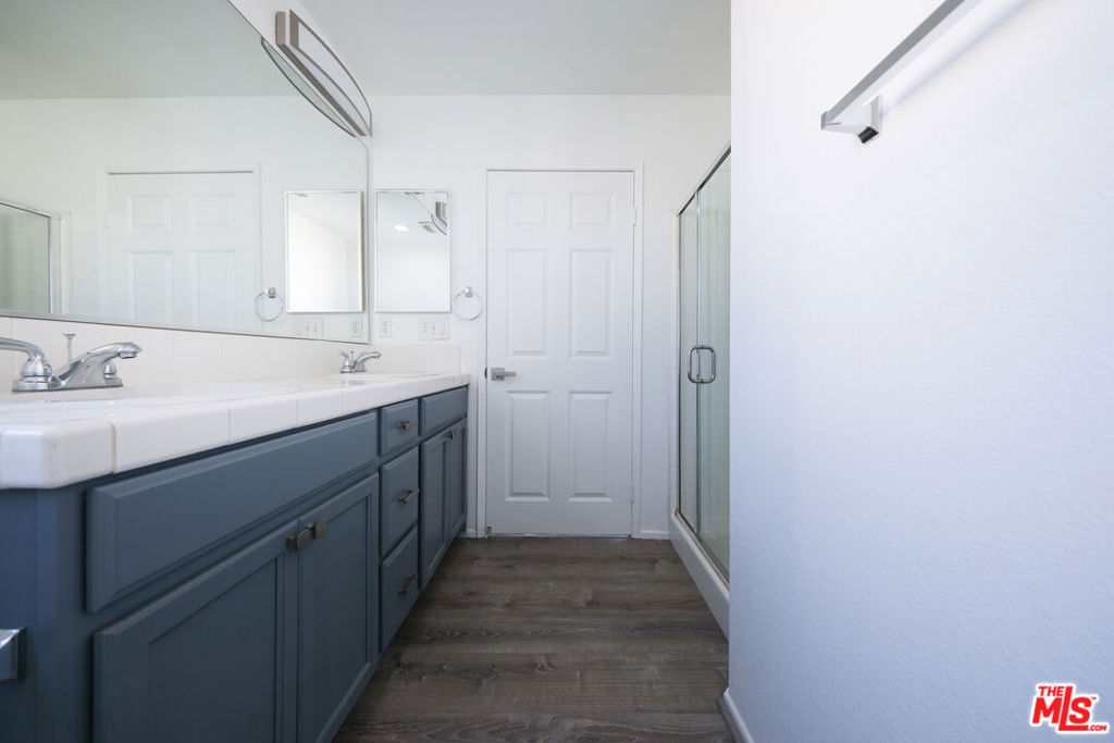 14661 Sherman Way Property Photo 36