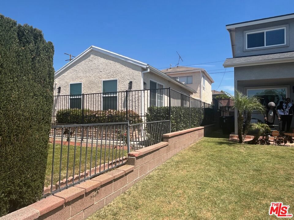 11612 S Cimarron Avenue Property Photo 1