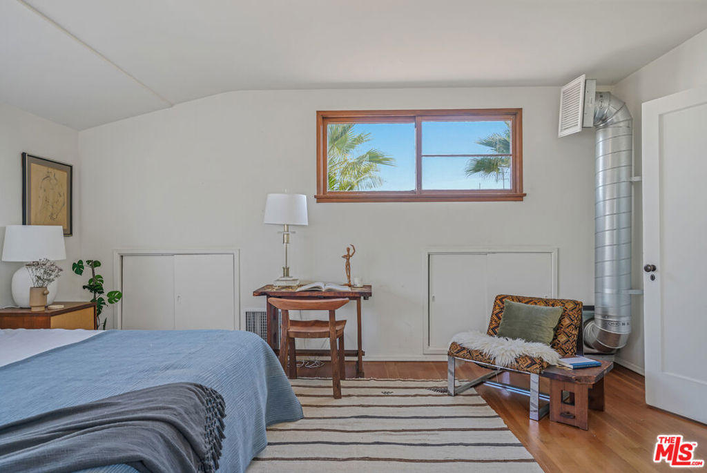 4546 S Centinela Avenue Property Photo 4