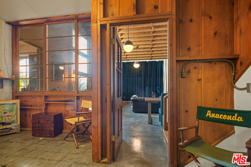 4546 S Centinela Avenue Property Photo 12