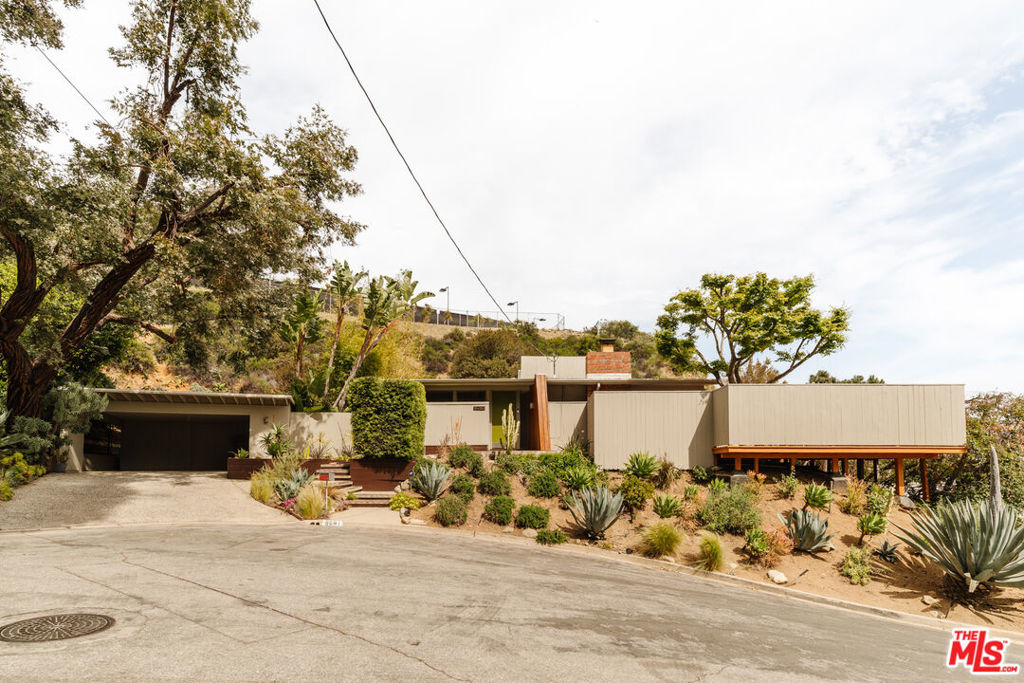 9081 Wonderland Park Avenue Property Photo 1