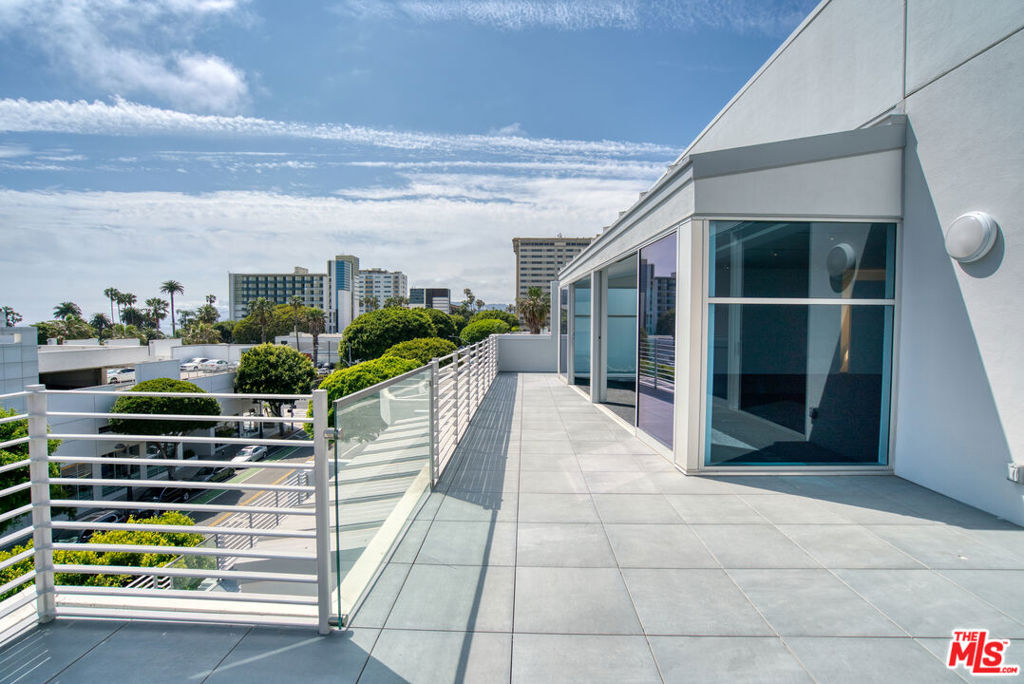 1217 2nd Street Property Photo 2