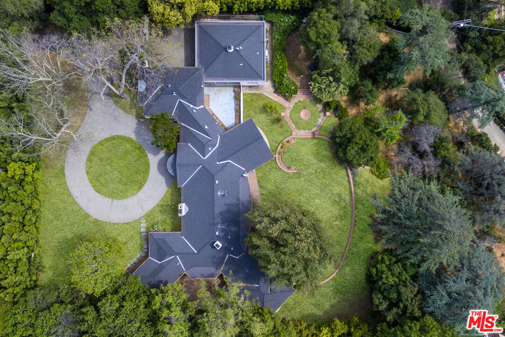 7 Oakmont Drive