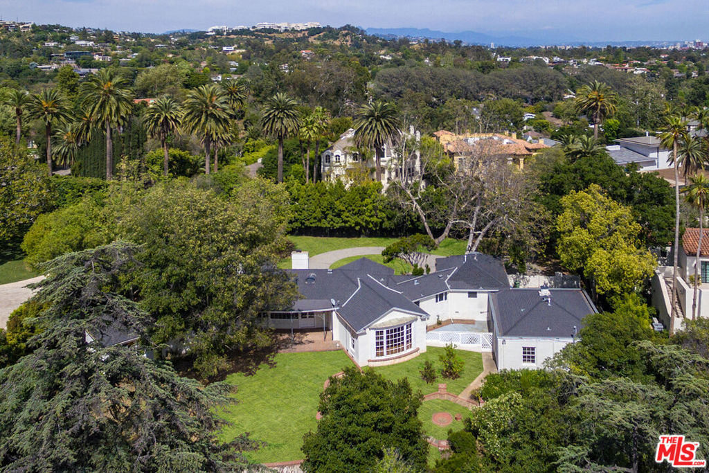 7 Oakmont Drive Property Photo 2