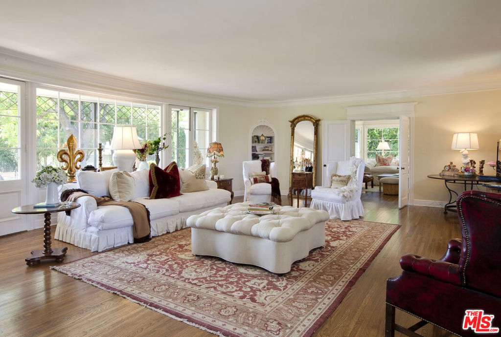 7 Oakmont Drive Property Photo 4