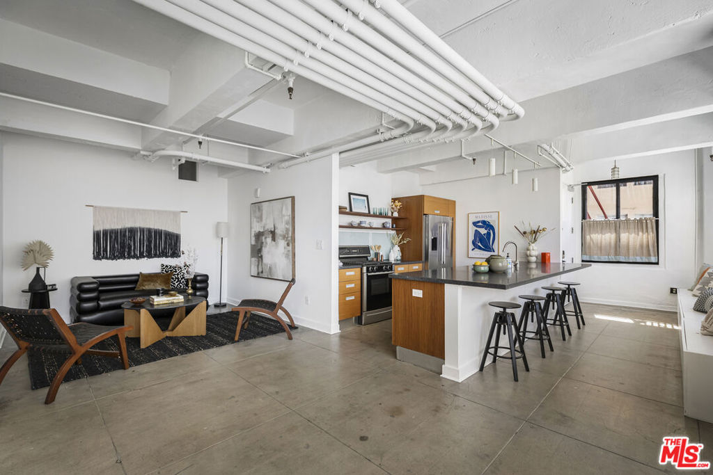 746 S Los Angeles Street 706 Property Photo 1
