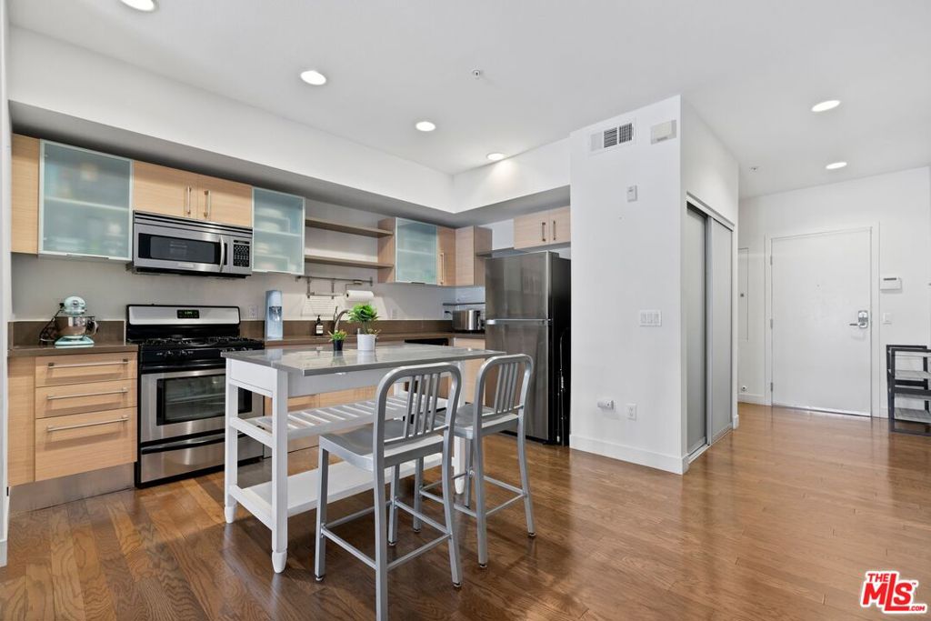 1234 Wilshire Boulevard 433 Property Photo 1