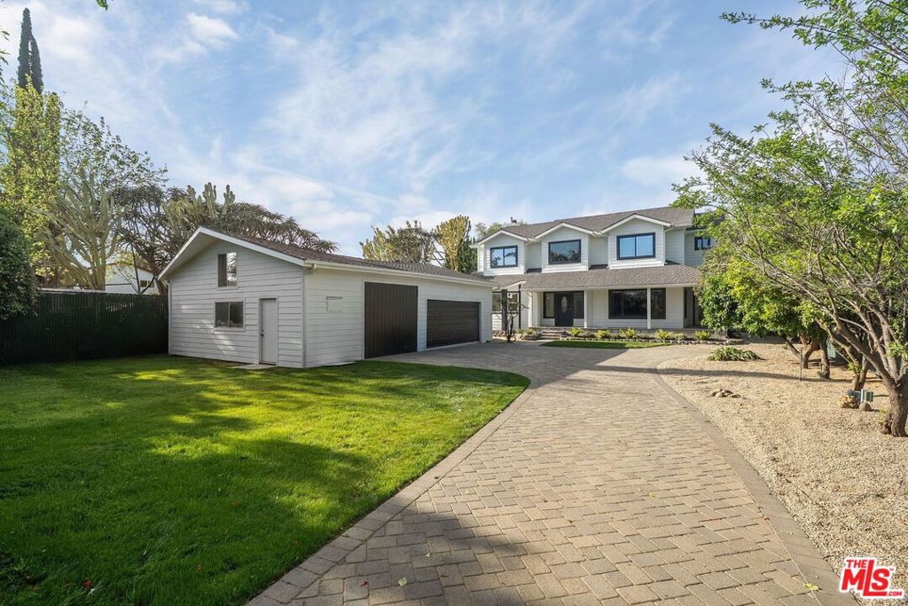 17805 Erwin Street Property Photo 1