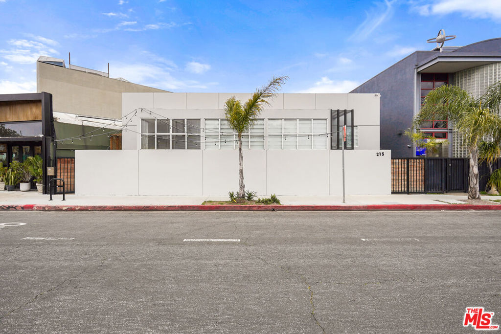 215 Windward Avenue Property Photo 4