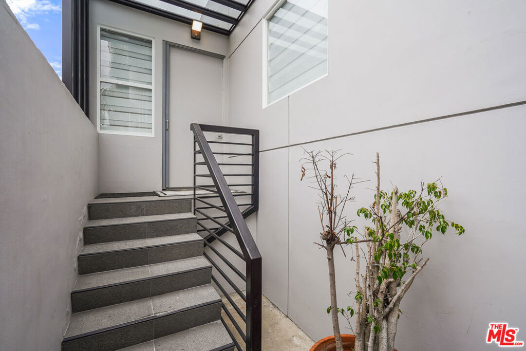 215 Windward Avenue Property Photo 6