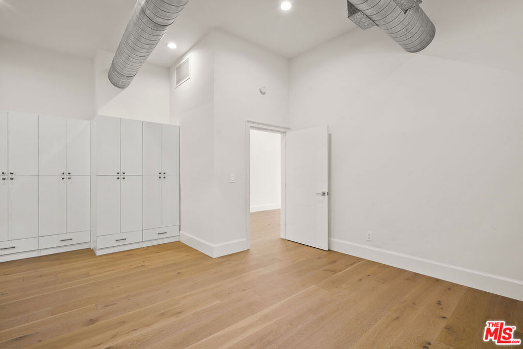 215 Windward Avenue Property Photo 17