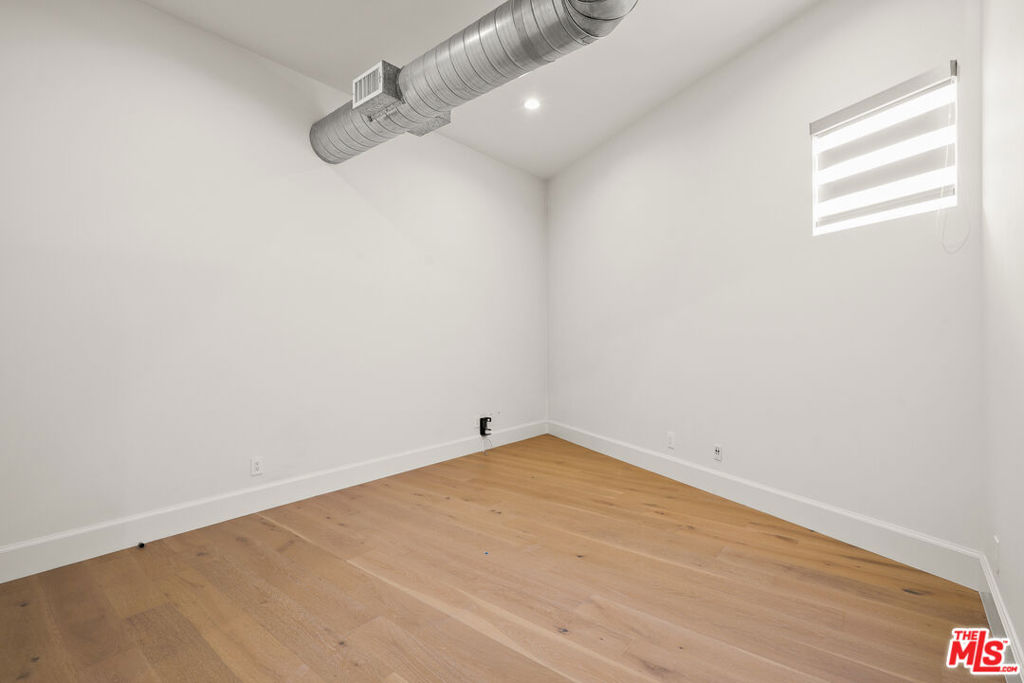 215 Windward Avenue Property Photo 25