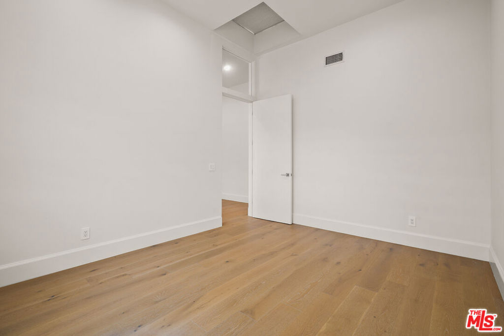 215 Windward Avenue Property Photo 26