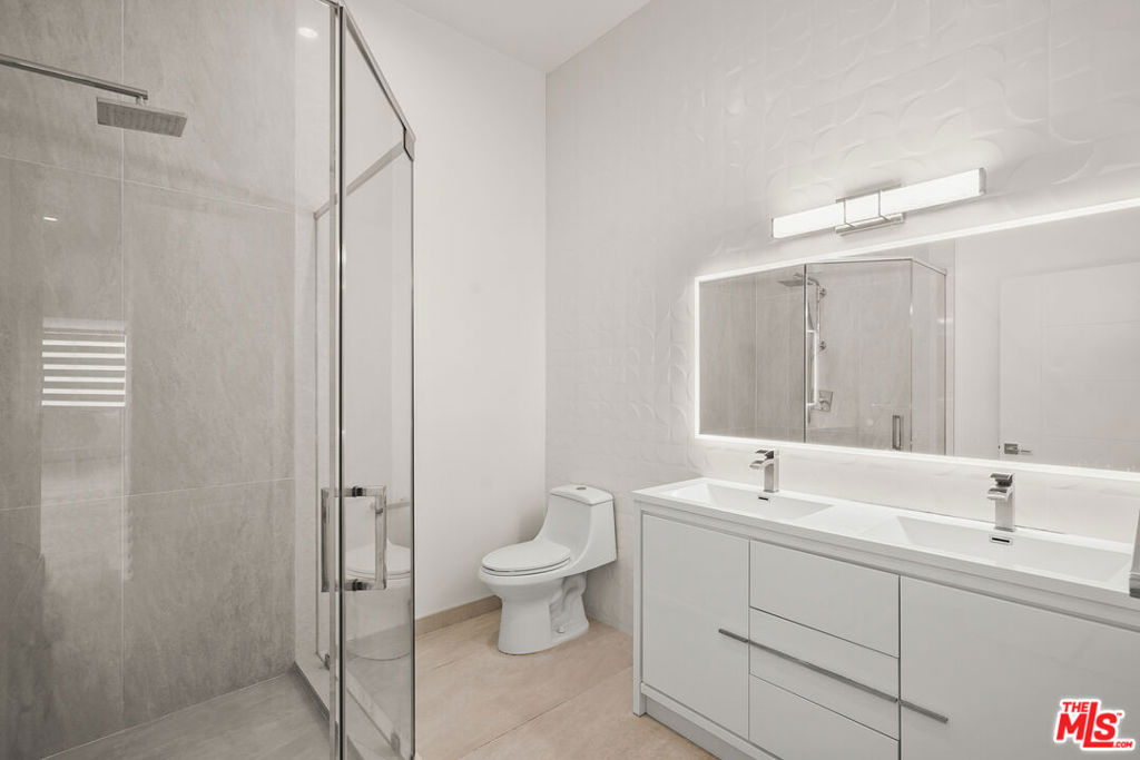 215 Windward Avenue Property Photo 29