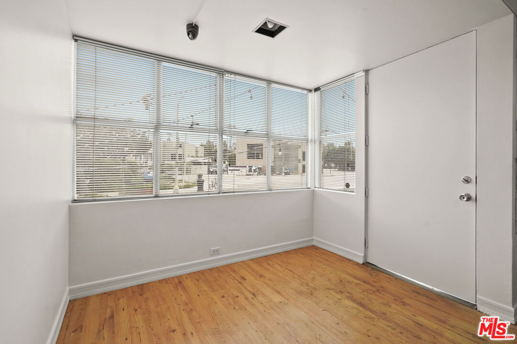 215 Windward Avenue Property Photo 33