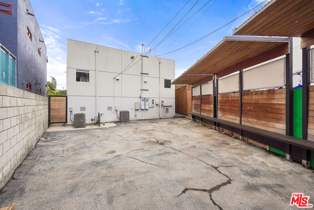 215 Windward Avenue Property Photo 35