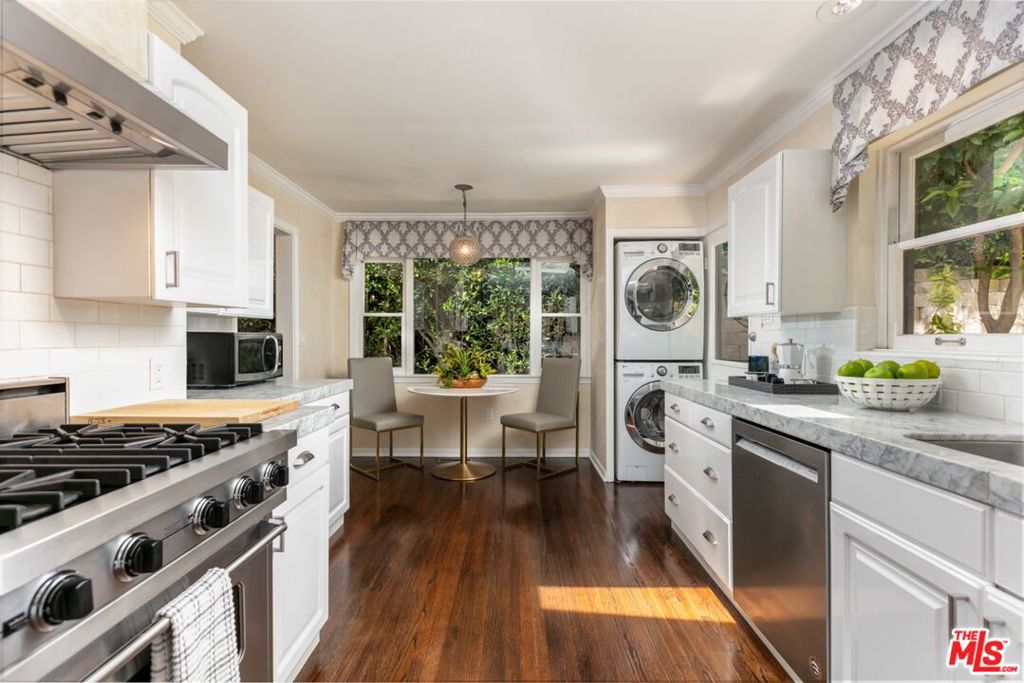1622 Sunset Plaza Drive Property Photo 8