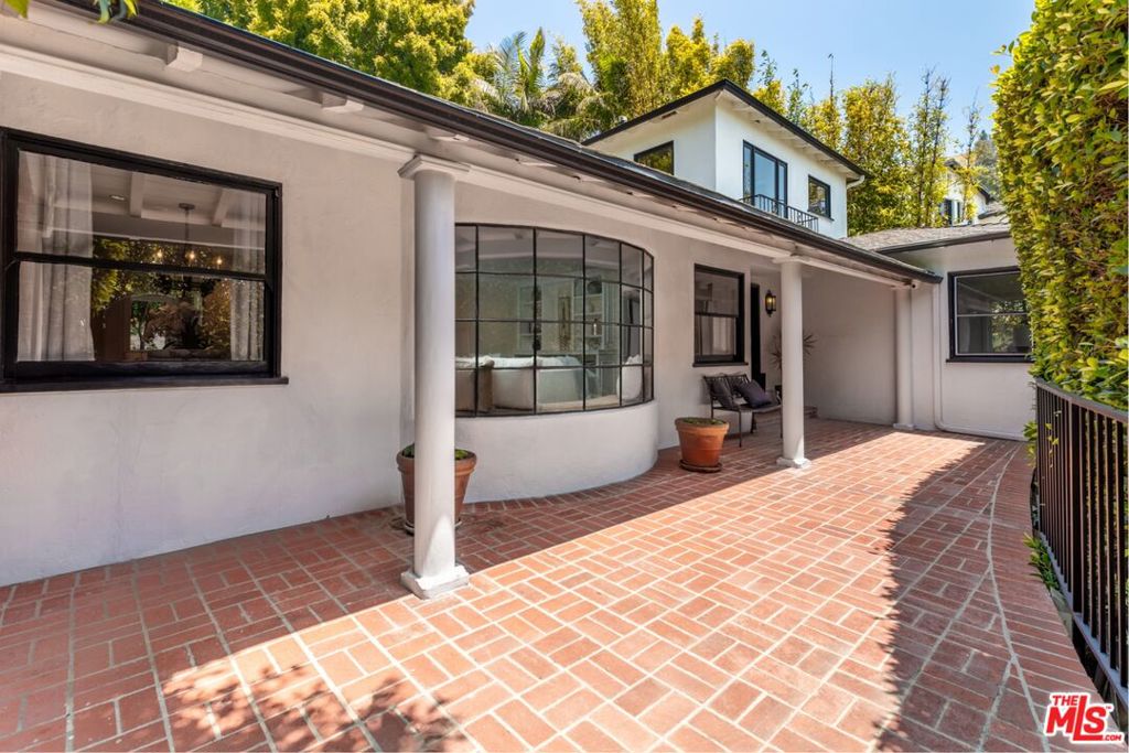1622 Sunset Plaza Drive Property Photo 16