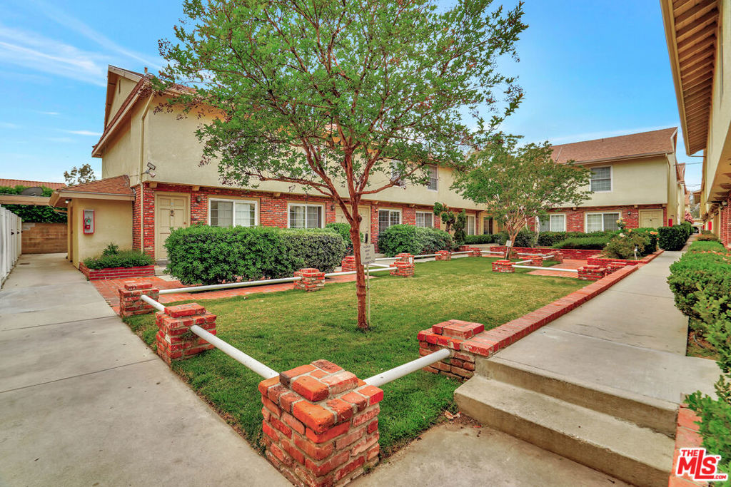 10065 De Soto Avenue 303