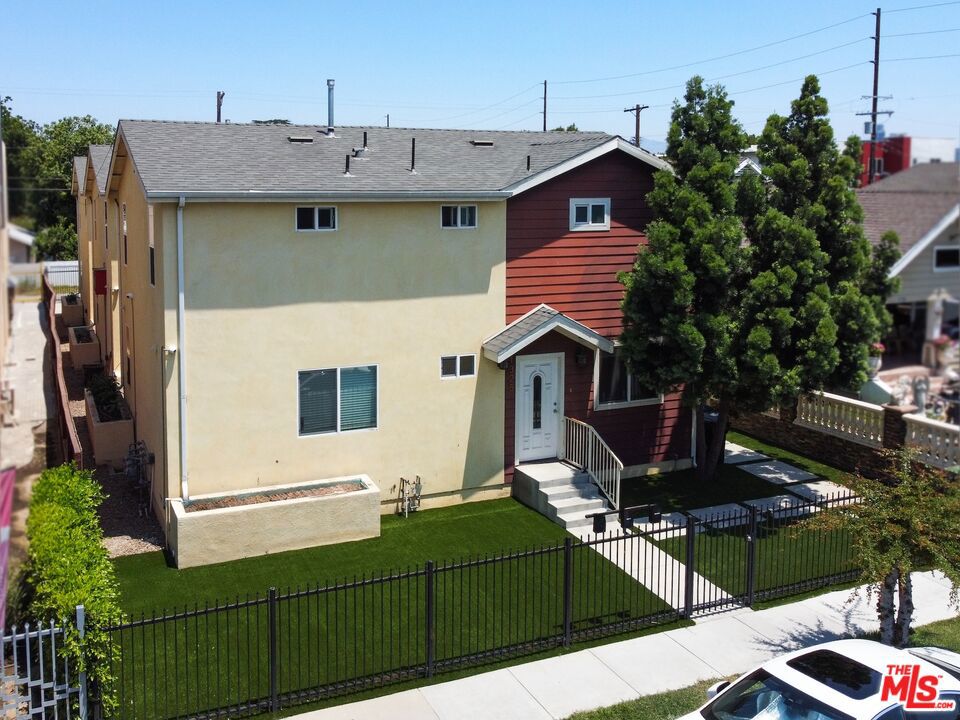 1325 W 37th Place Property Photo 1