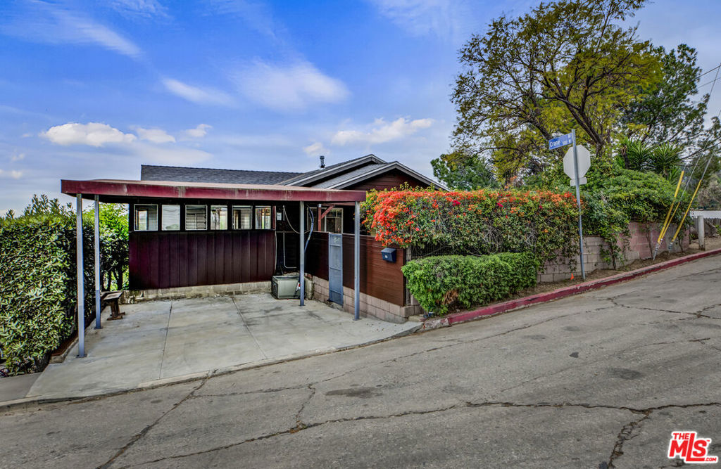 579 Crane Boulevard Property Photo