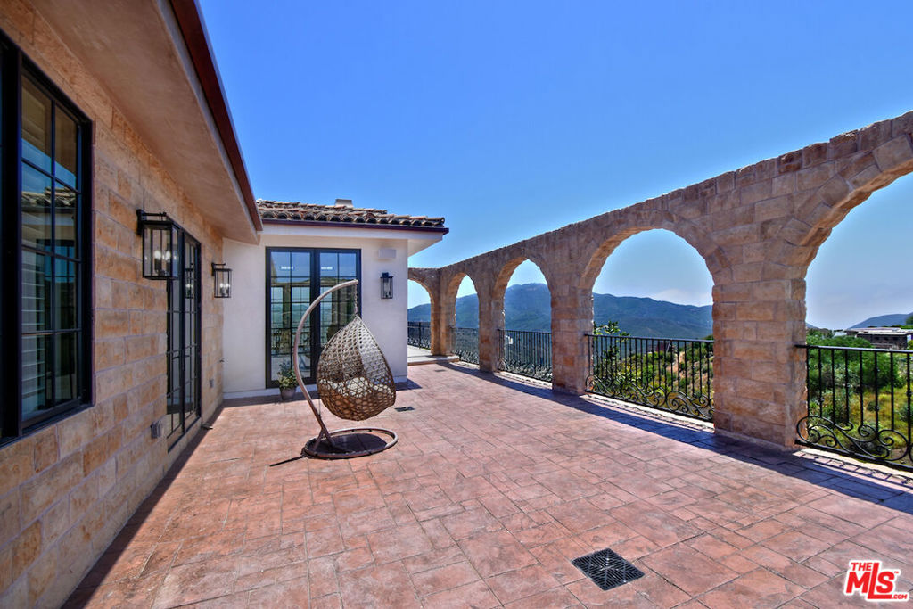 33182 & 33174 Mulholland Highway Property Photo 1
