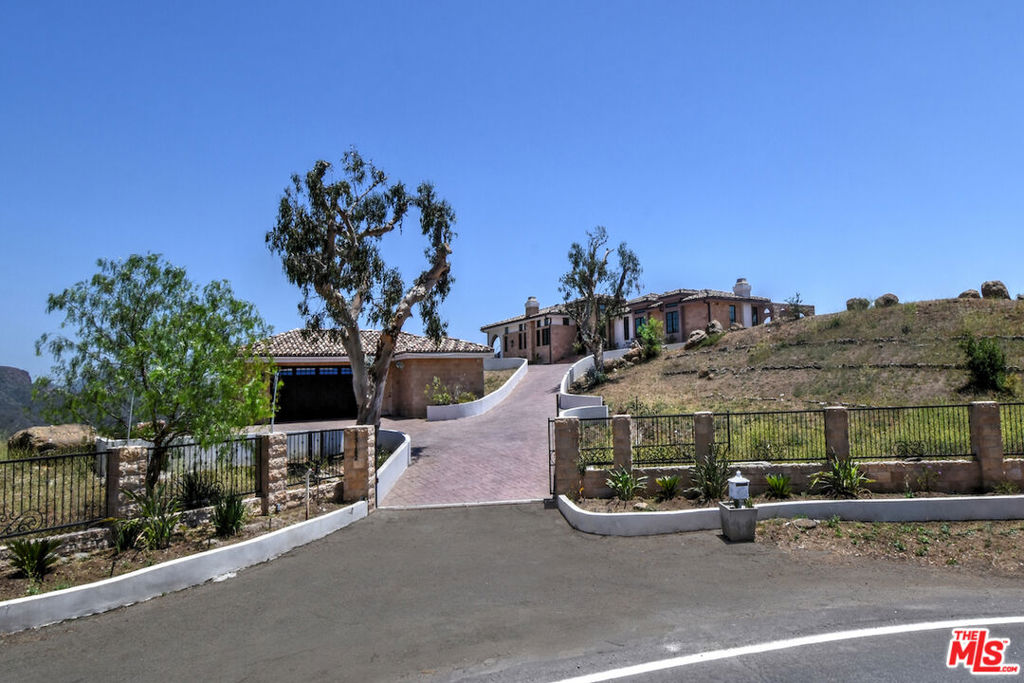 33182 & 33174 Mulholland Highway Property Photo 8