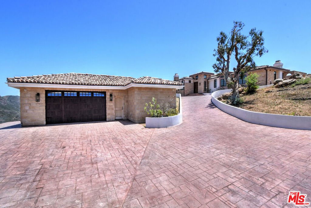 33182 & 33174 Mulholland Highway Property Photo 11