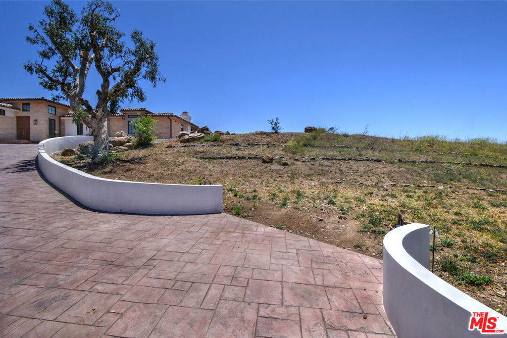 33182 & 33174 Mulholland Highway Property Photo 12