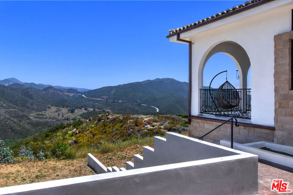 33182 & 33174 Mulholland Highway Property Photo 15