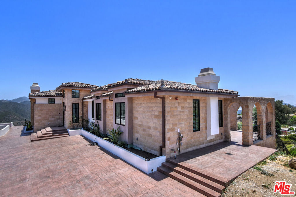 33182 & 33174 Mulholland Highway Property Photo 16
