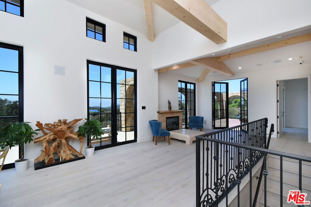 33182 & 33174 Mulholland Highway Property Photo 20