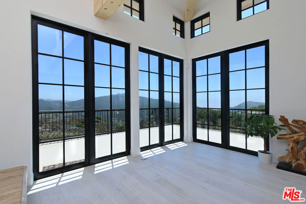 33182 & 33174 Mulholland Highway Property Photo 26
