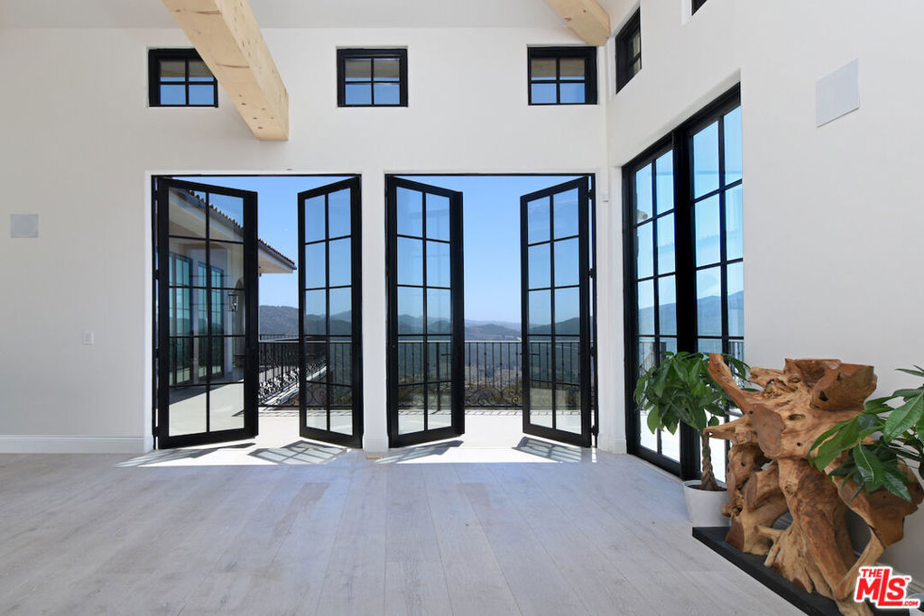 33182 & 33174 Mulholland Highway Property Photo 27