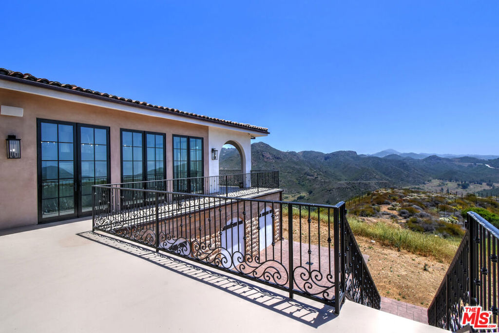 33182 & 33174 Mulholland Highway Property Photo 28
