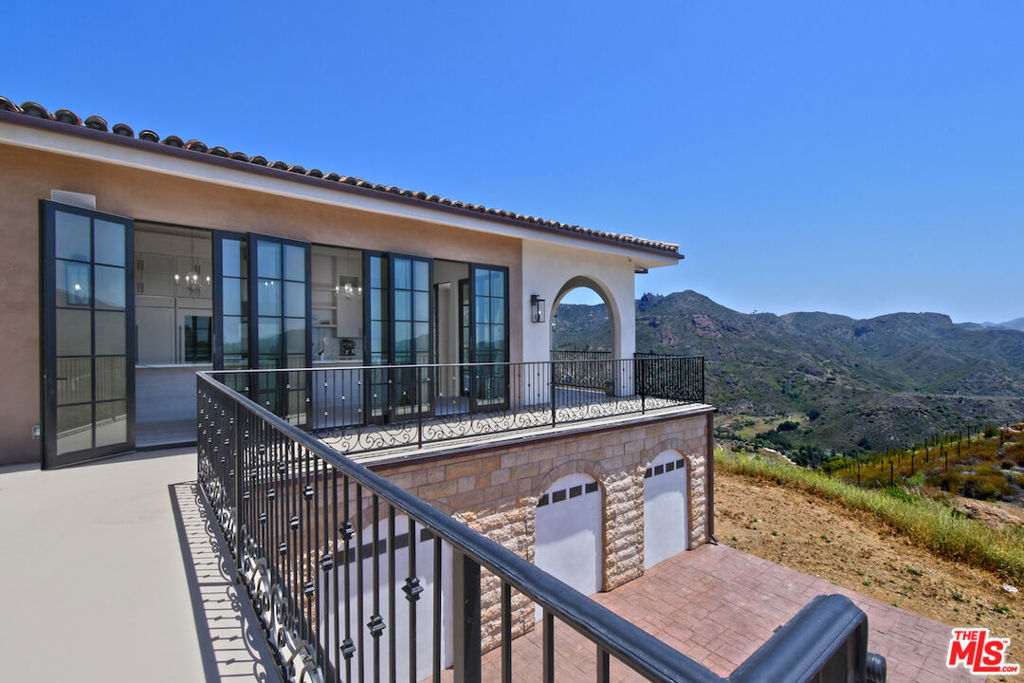 33182 & 33174 Mulholland Highway Property Photo 29