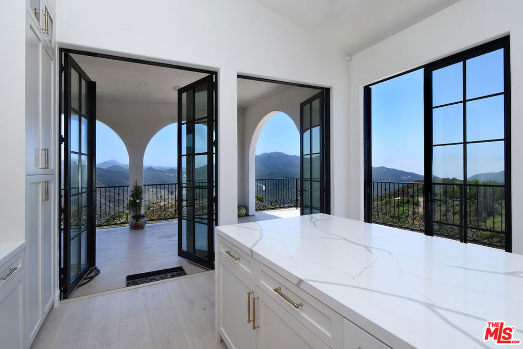 33182 & 33174 Mulholland Highway Property Photo 36