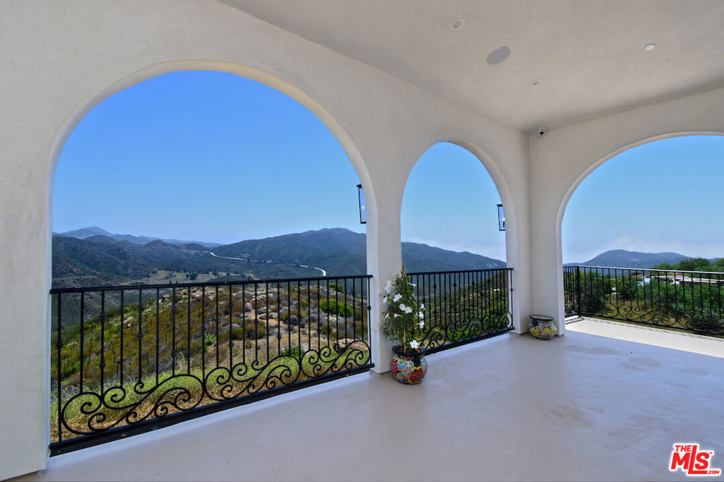 33182 & 33174 Mulholland Highway Property Photo 37
