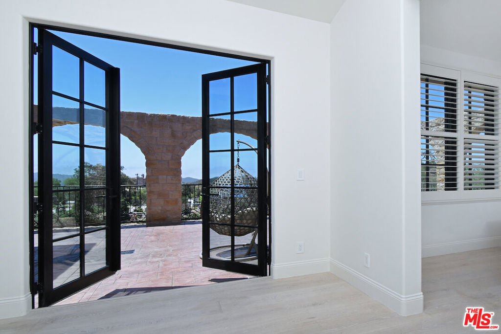 33182 & 33174 Mulholland Highway Property Photo 40