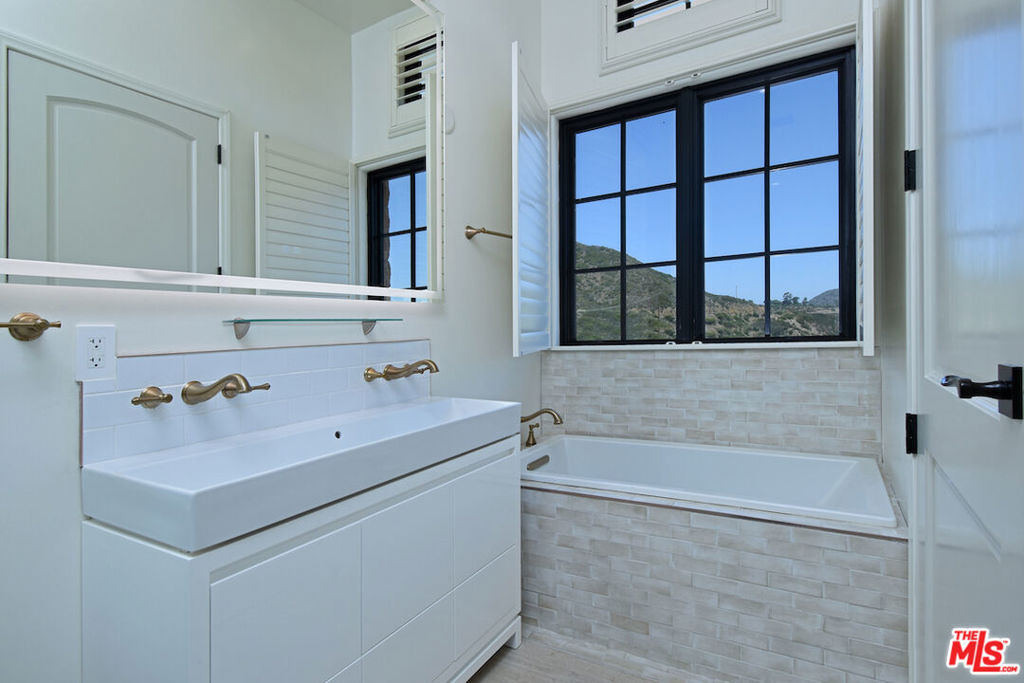 33182 & 33174 Mulholland Highway Property Photo 49