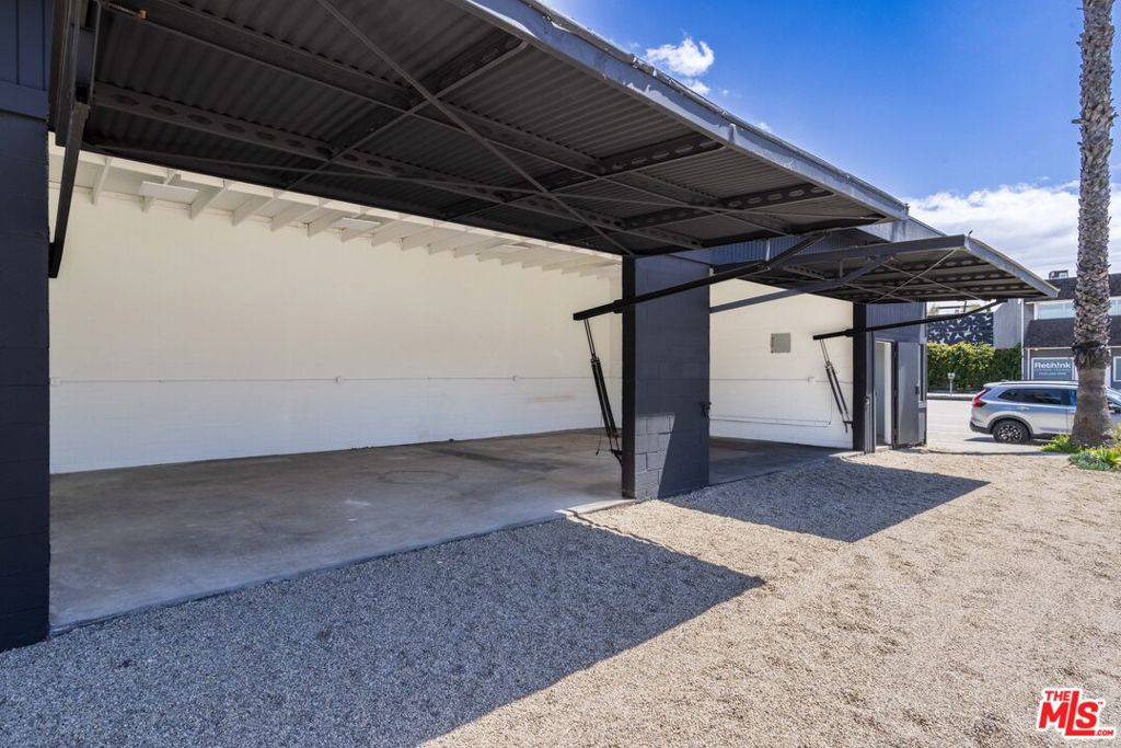 13123 W Washington Boulevard Property Photo 9