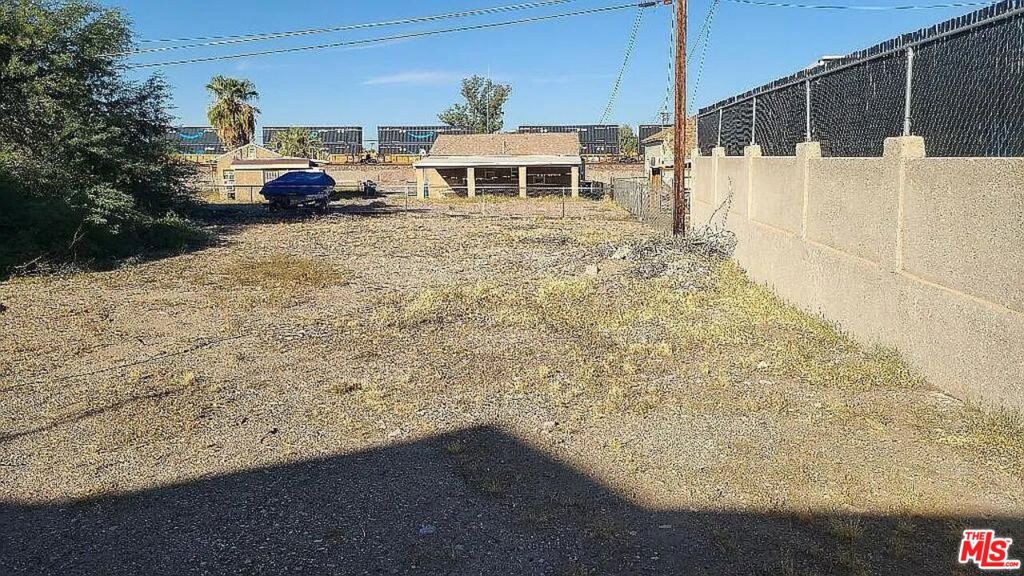 1416 W Broadway Street Property Photo 3