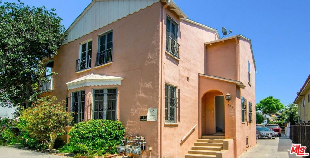 250 S Carondelet Street Property Photo 1