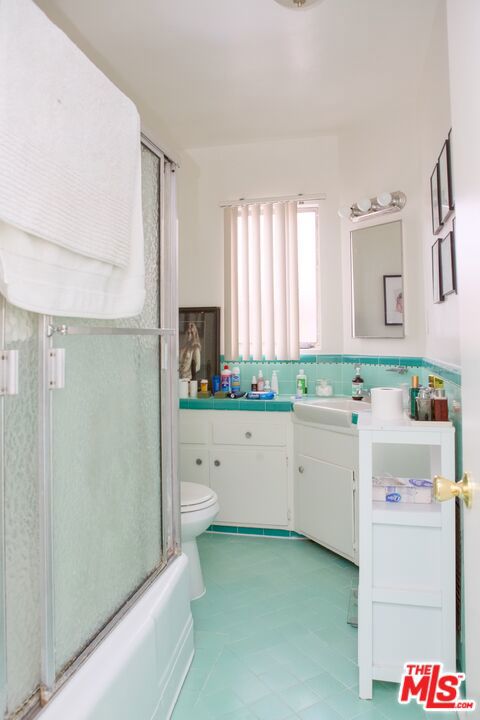 541 S Normandie Avenue Property Photo 8