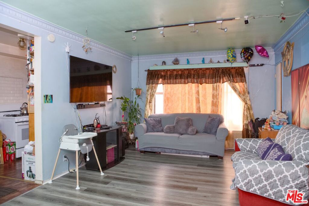 541 S Normandie Avenue Property Photo 12