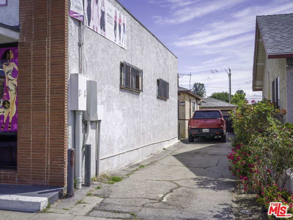4326 Maine Avenue Property Photo 8